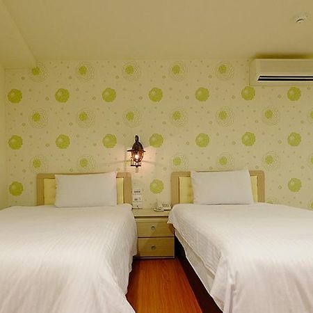 Green Park Commercial Hotel Tainan Bagian luar foto