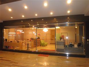 Green Park Commercial Hotel Tainan Bagian luar foto