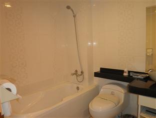 Green Park Commercial Hotel Tainan Bagian luar foto