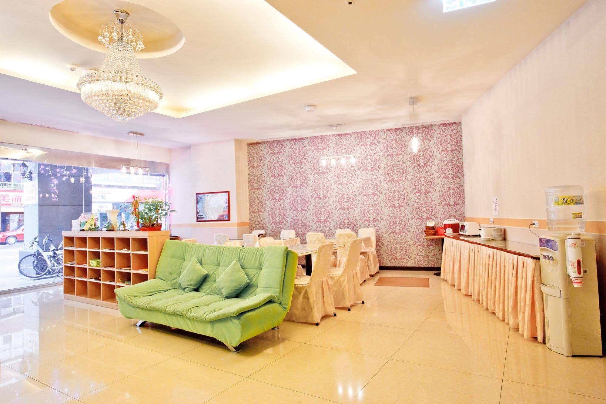Green Park Commercial Hotel Tainan Bagian luar foto