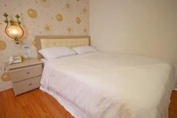 Green Park Commercial Hotel Tainan Bagian luar foto